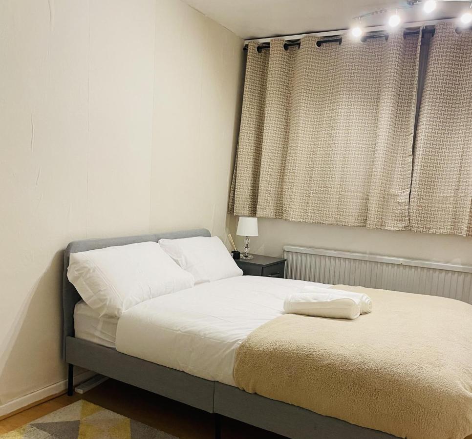 Walk To Lcy Airport Excel Dlr 1br Flat *