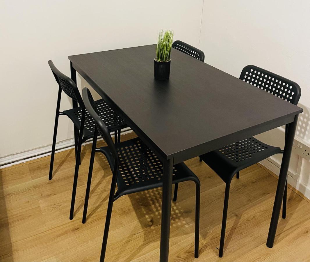 Walk To Lcy Airport Excel Dlr 1br Flat * Londres