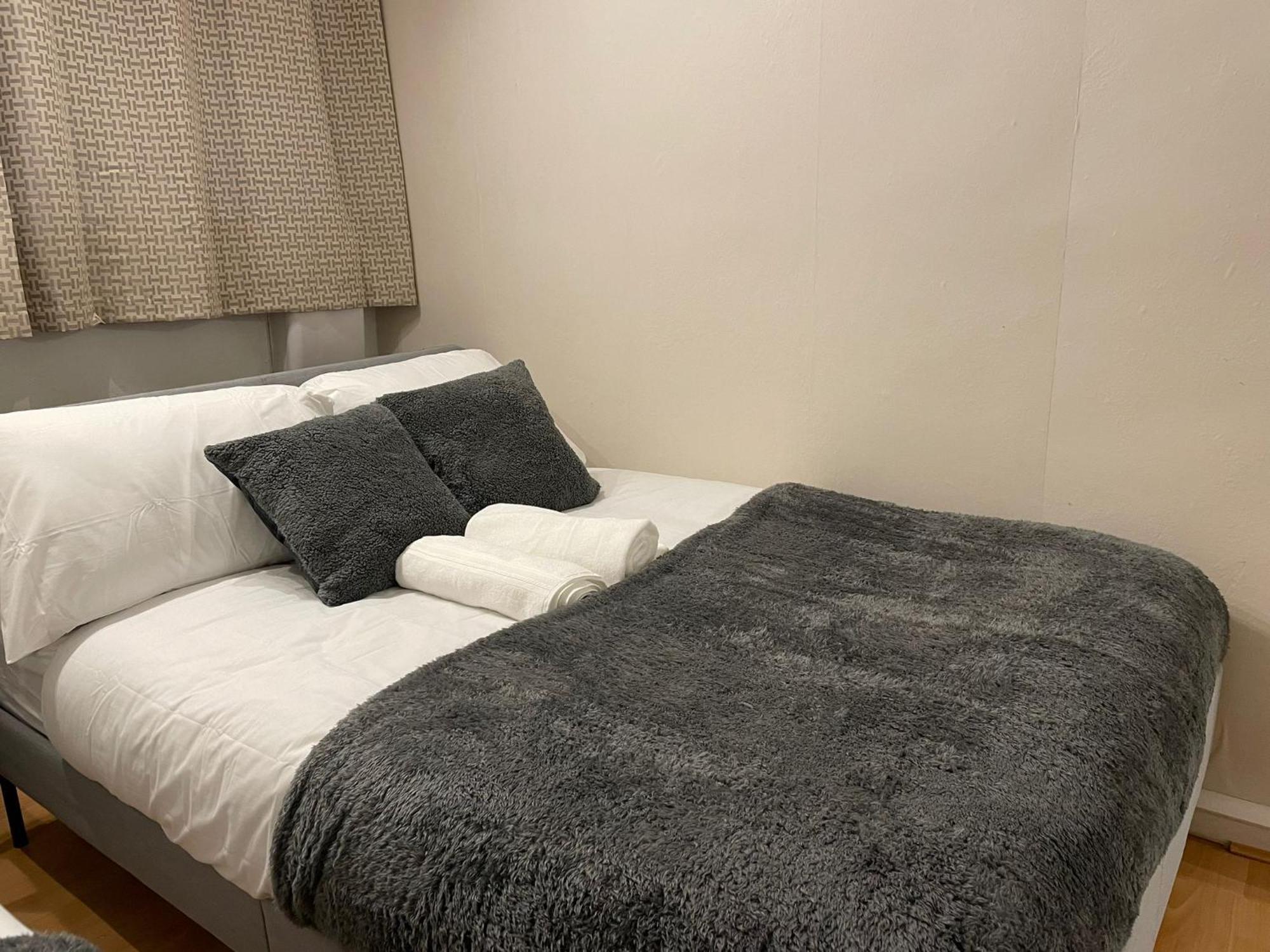 Walk To Lcy Airport Excel Dlr 1br Flat * Londres